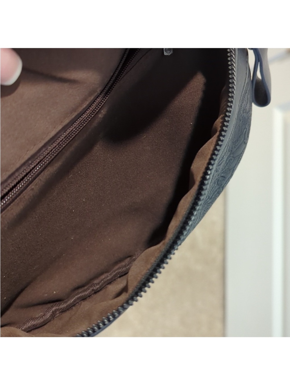 Floral Embossed leather Crossbody Bag - Picture 6 of 9